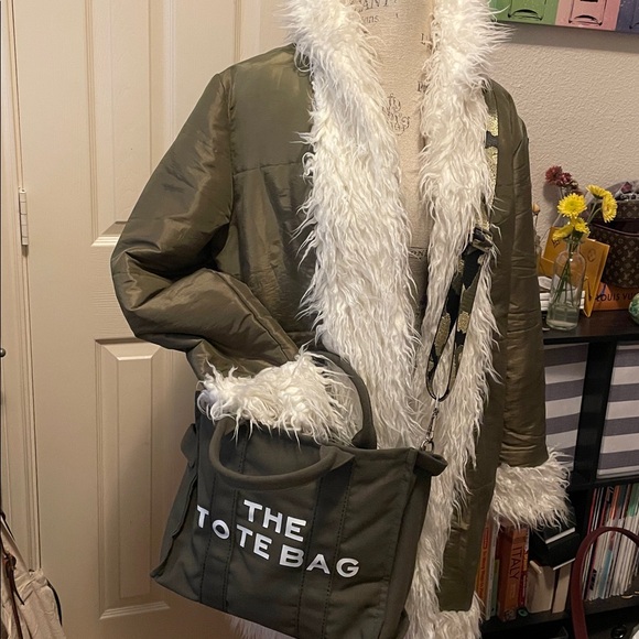 Beautiful Olive Green coat . Vintage style , cool , classic . - Picture 2 of 5